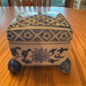 Vintage Footed Chinese Ceramic Jewelry/Trinket Box